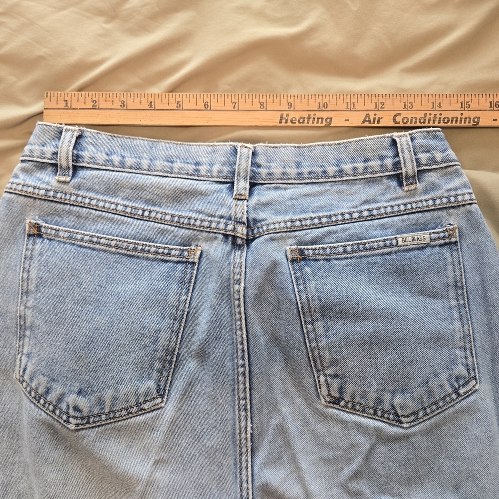 VTG 80s Bill Blass Denim Mom Jeans in a Light Wash - Picture 7 of 11